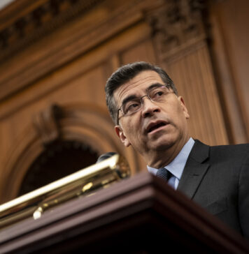 Fiscal general de California: los jueces deben ver que ACA es “indispensable” Fiscal general de California: los jueces deben ver que ACA es “indispensable”