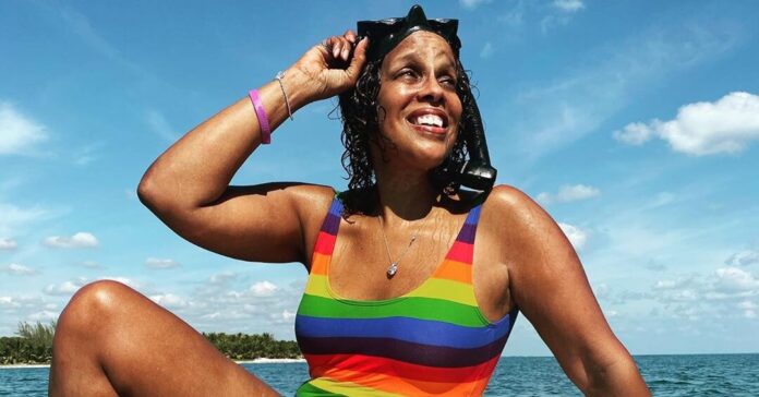 Gayle King Shares Photos of Her ‘Cellulite Cottage Cheese Thighs’
