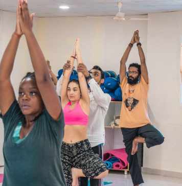 How to Choose the Right Yoga Teacher Training Program in Rishikesh?